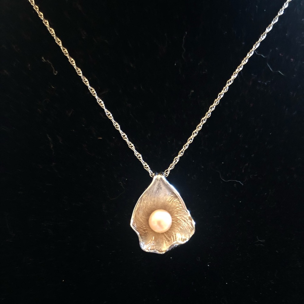 Vantel pearl necklace